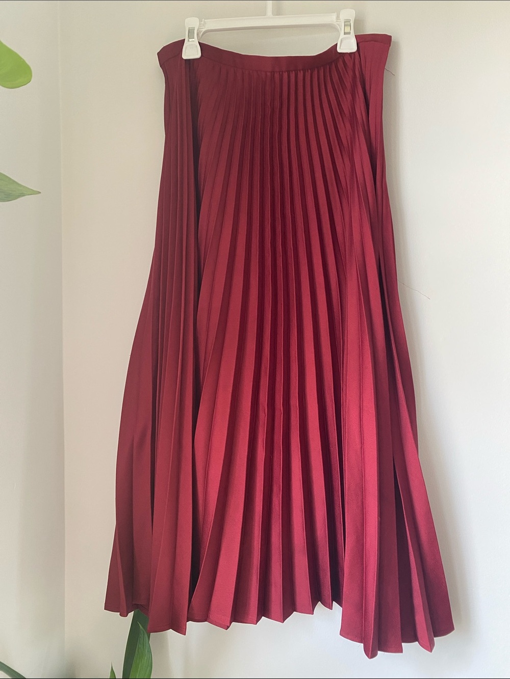 Women's Pleated Midi Skirt in Burgundy